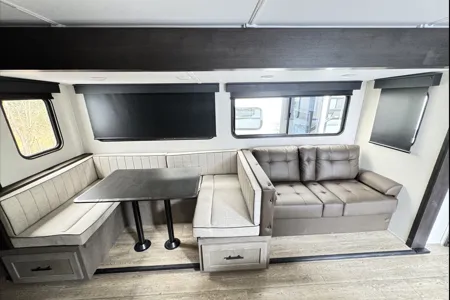 2025 Alpha Wolf Bunkhouse | Sleeps 10 | Delivery Available