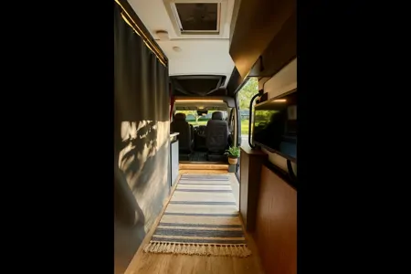 2024 Winnebago Roam 59RZPT | The Only Open-Concept Pop-Top Class B Starlink