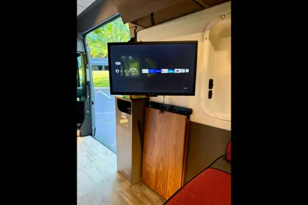2024 Winnebago Roam 59RZPT | The Only Open-Concept Pop-Top Class B Starlink