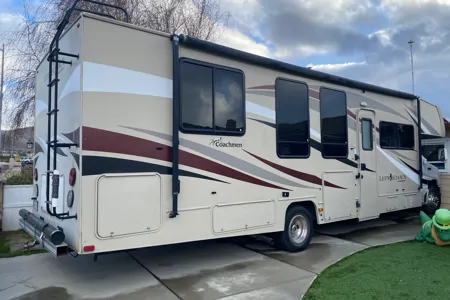2017 Coachman Leprechaun Class C