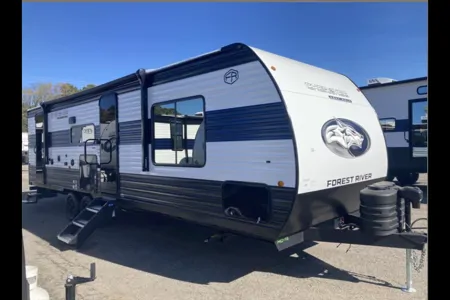 Spacious Bunkhouse - Sleeps 9 -Grey Wolf 26DBH Travel Trailer