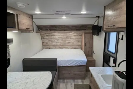 Meet Breezy- Our 18ft Camper