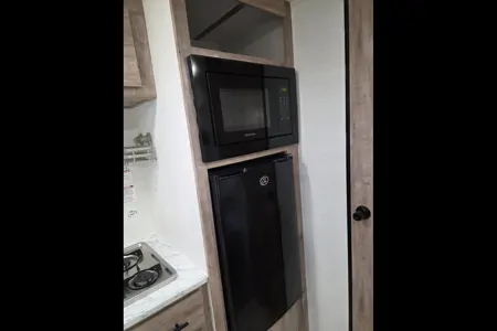 Meet Breezy- Our 18ft Camper