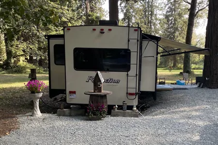 Glamping Grand Design Reflection Travel Trailer