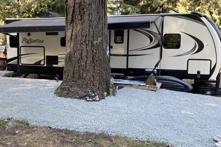 Glamping Grand Design Reflection Travel Trailer