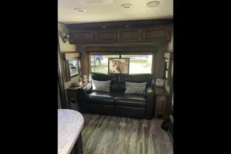 Glamping Grand Design Reflection Travel Trailer