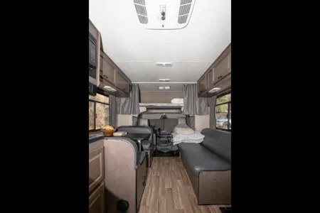 Lidiya's Winnebago Minnie Winnie Class C