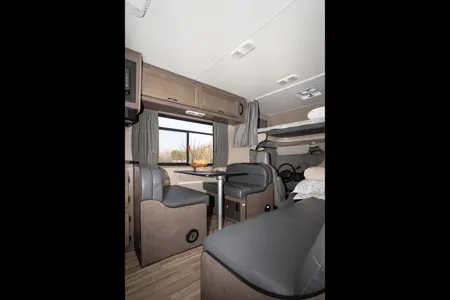 Lidiya's Winnebago Minnie Winnie Class C