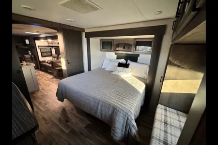 Josh's Venture RV SportTrek 312VBH Travel Trailer