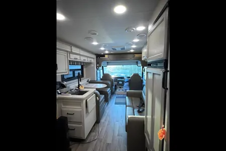 Luxury 2022 Entegra Vision 27A – King Bed & Easy-Drive Technology