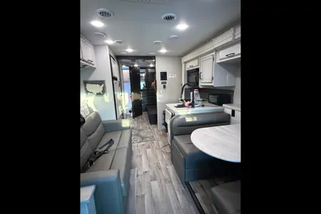 Luxury 2022 Entegra Vision 27A – King Bed & Easy-Drive Technology