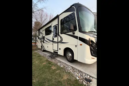 Luxury 2022 Entegra Vision 27A – King Bed & Easy-Drive Technology