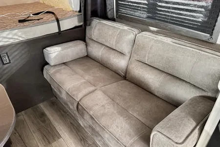 Carleigh's Jayco Jay Feather Hybrid