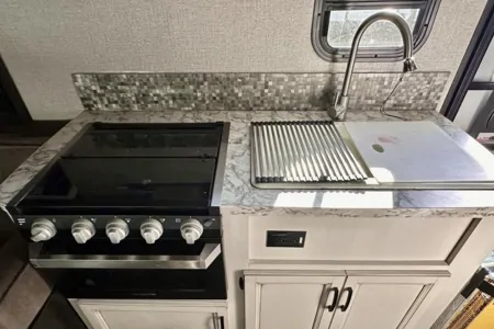 Carleigh's Jayco Jay Feather Hybrid