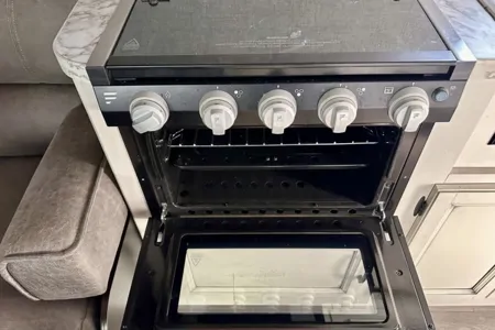 Carleigh's Jayco Jay Feather Hybrid