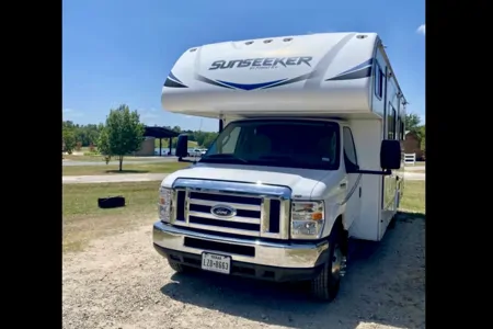 Darling Forest River Sunseeker 2420MS Ford Class C