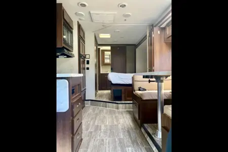 Darling Forest River Sunseeker 2420MS Ford Class C