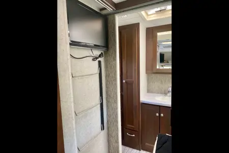 Darling Forest River Sunseeker 2420MS Ford Class C