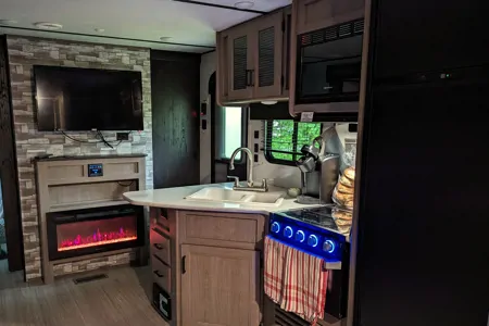 Jenny's Hideout RV Cottage 