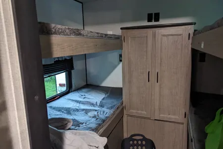 Jenny's Hideout RV Cottage 