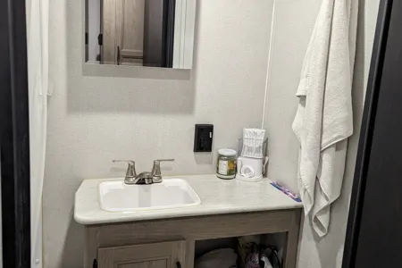 Jenny's Hideout RV Cottage 