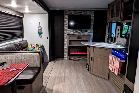 Jenny's Hideout RV Cottage 