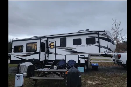 🌄 5th Wheel Camper Rental, Where Comfort Meets Adventure