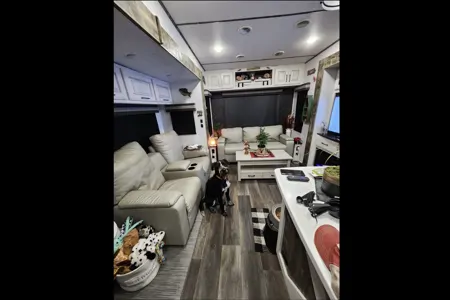 🌄 5th Wheel Camper Rental, Where Comfort Meets Adventure