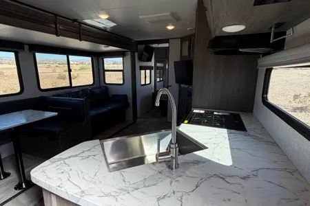 32’ LONDON BRIDGE BUNKWAGON