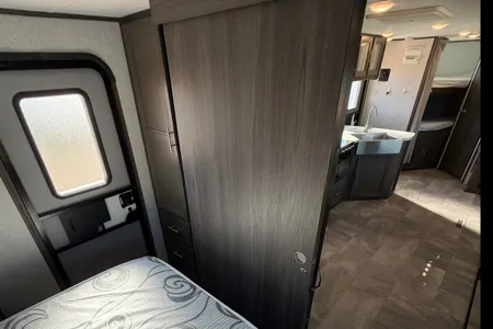 32’ LONDON BRIDGE BUNKWAGON