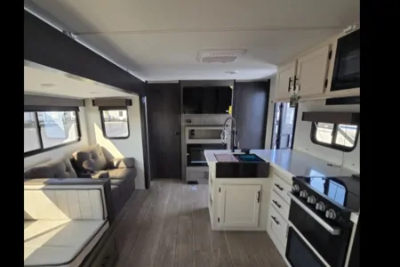 Forest River Alpha Wolf 280QBS-L Travel Trailer SHS01