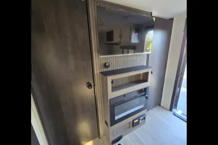 Forest River Alpha Wolf 280QBS-L Travel Trailer SHS01