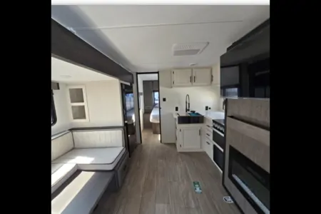 Forest River Alpha Wolf 280QBS-L Travel Trailer SHS01