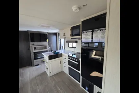 Forest River Alpha Wolf 280QBS-L Travel Trailer SHS01