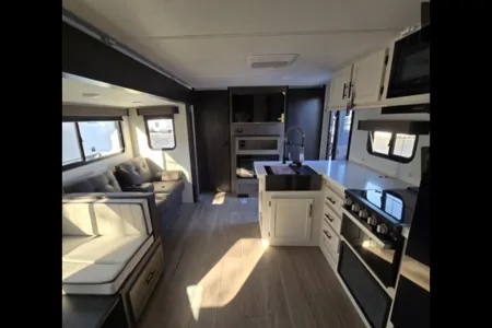 Forest River Alpha Wolf 280QBS-L Travel Trailer SHS01