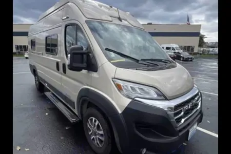 Goldie - New 2025 Winnebago Solis 59PX