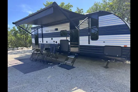 2022 32ft Cherokee Grey Wolf