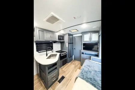Taylor's Keystone Premier 19FBPR Travel Trailer