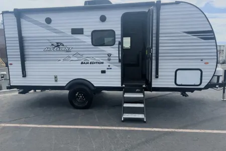 MAK RV Rentals Jayco Jay Flight six 175 bhw Baja edition Travel Trailer