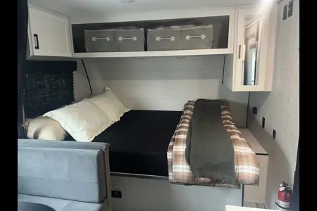 MAK RV Rentals Jayco Jay Flight six 175 bhw Baja edition Travel Trailer