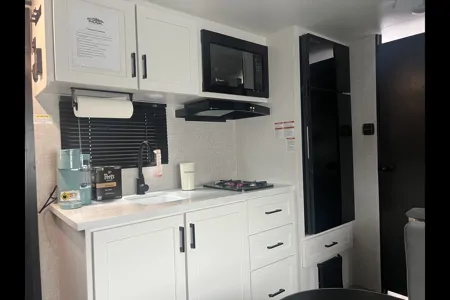 MAK RV Rentals Jayco Jay Flight six 175 bhw Baja edition Travel Trailer