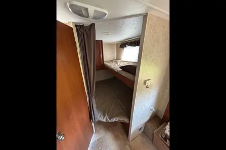 28' Kodiak Bunkhouse South Division RV
