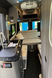 Luxury Airstream Interstate 19 4x4 Class B