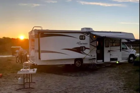 Family Bunkhouse RV – Sleeps 10, Fully Stocked!