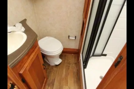 Family Bunkhouse RV – Sleeps 10, Fully Stocked!