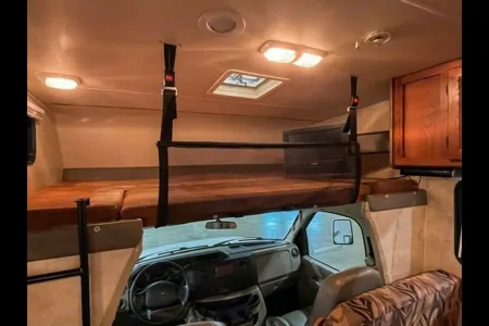 Family Bunkhouse RV – Sleeps 10, Fully Stocked!