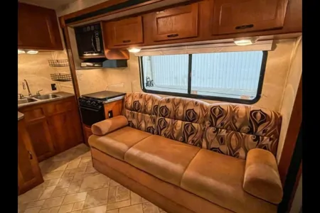 Family Bunkhouse RV – Sleeps 10, Fully Stocked!