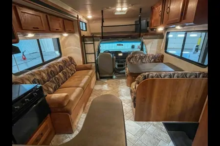 Family Bunkhouse RV – Sleeps 10, Fully Stocked!