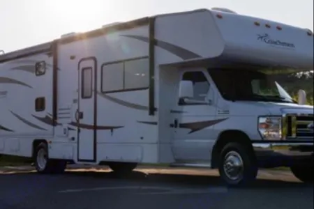 Family Bunkhouse RV – Sleeps 10, Fully Stocked!