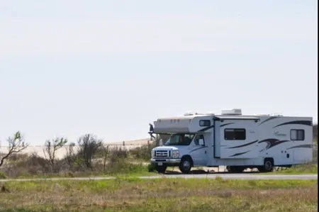 Family Bunkhouse RV – Sleeps 10, Fully Stocked!